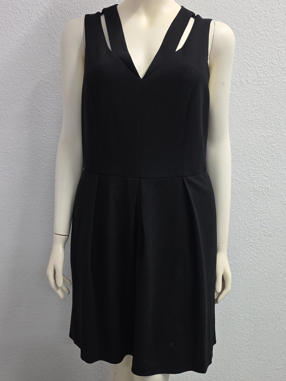 Rebel Wilson x Angels Black Beauty Cutout V-Neck Fit & Flare Dress 1X NWT